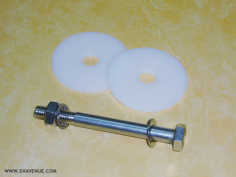 Axe inox et rondelles larges en nylon Axe inox et rondelles larges en nylon